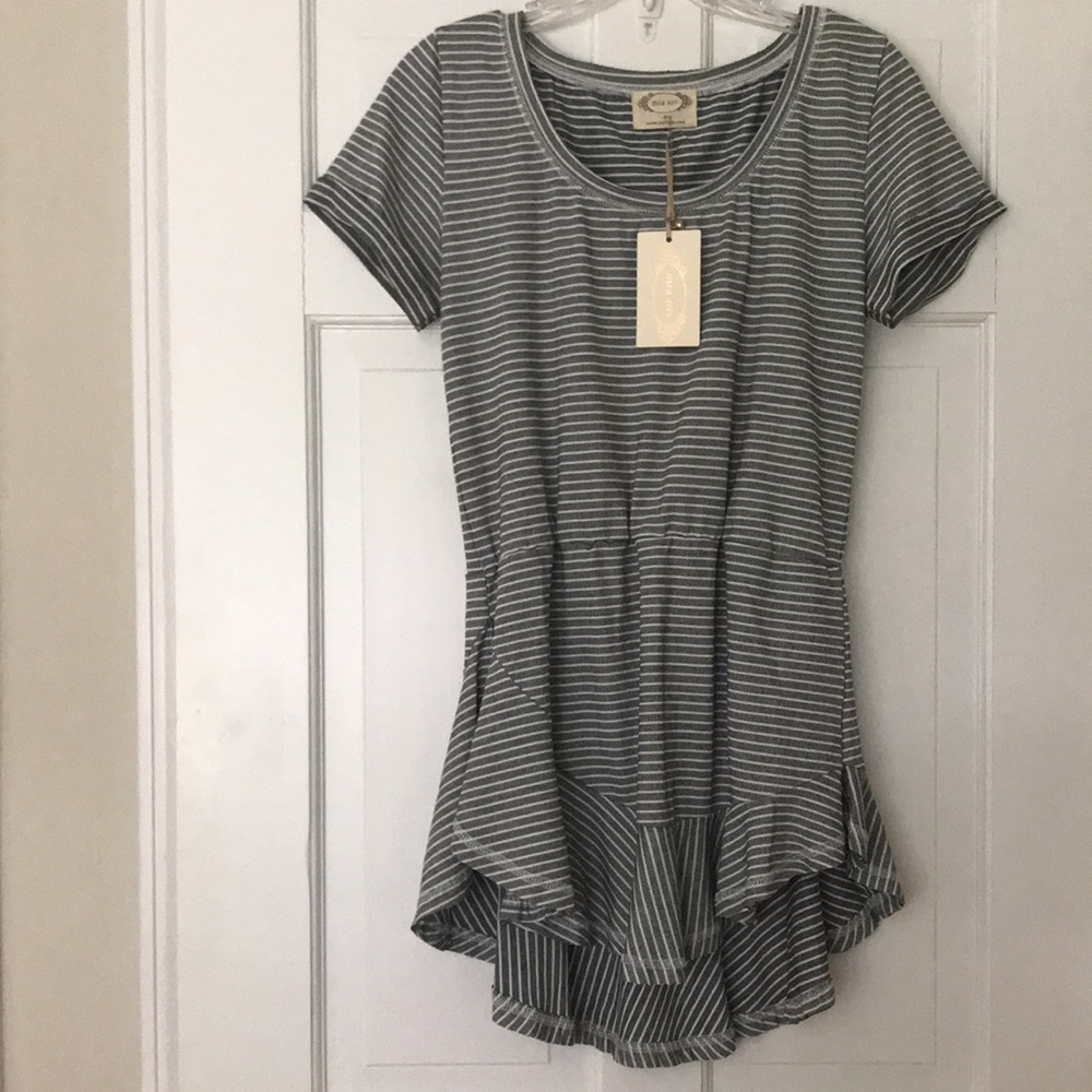 Women’s Tunic Style Short Sleeve Top
